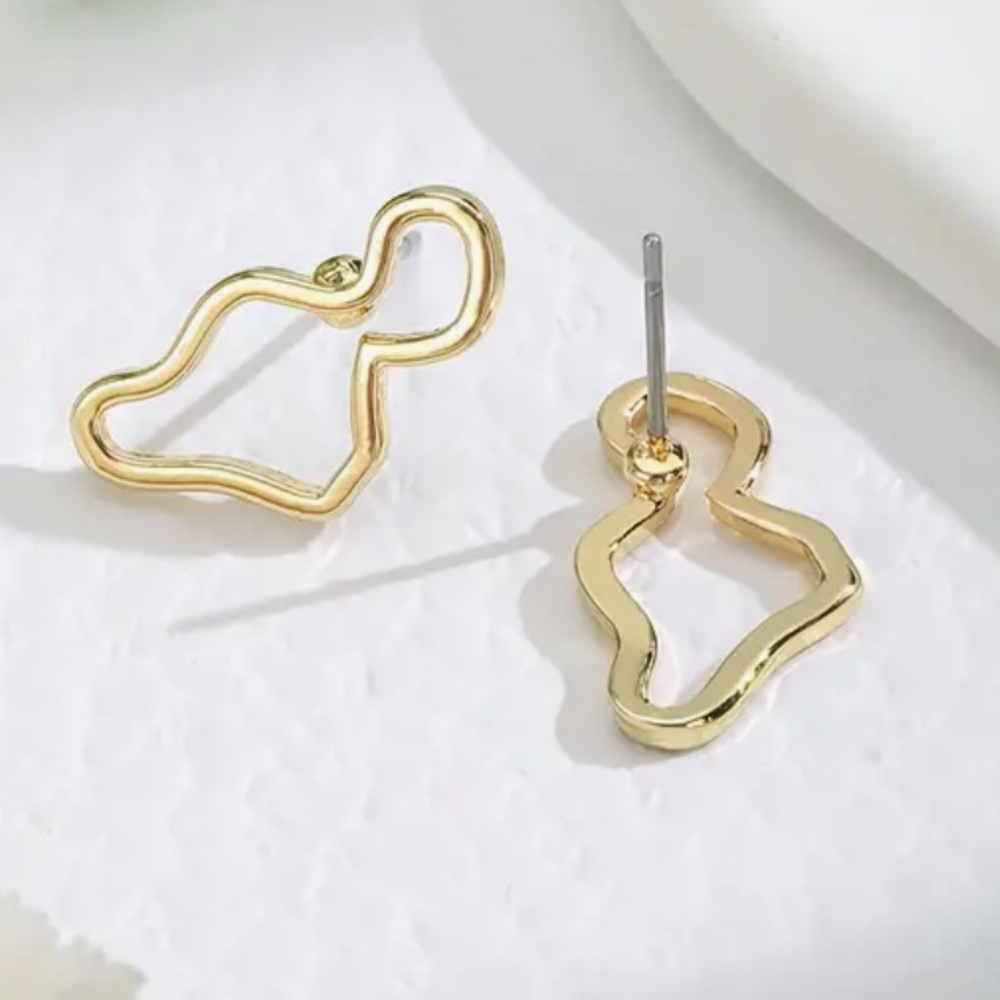 Maui Island Map Gold Stud Earrings NWT!